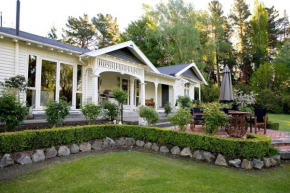 Отель Karetu Downs Farm Stay  Гаварден